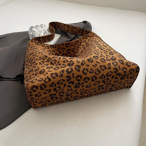 Stylish Leopard Print Suede Bag - Lightweight Women's Handbag for All Occasions - Picture 3 of 7